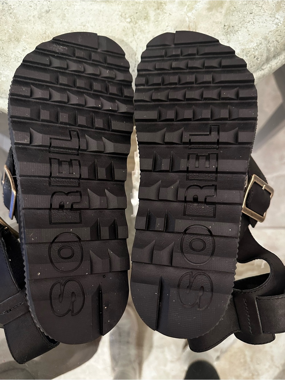 Like New! $140 Sorel Black Thong Sandals with Ankle Strap sz 8.5 - Picture 5 of 7